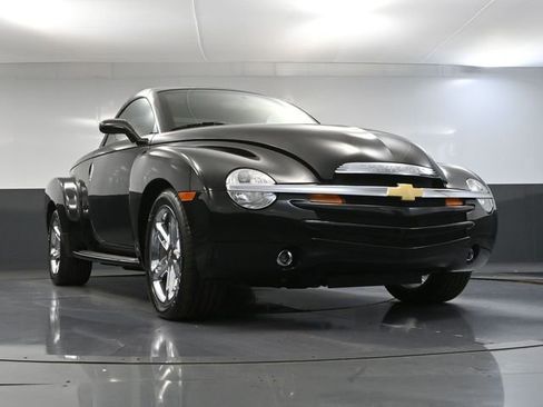 Used 2006 Chevrolet SSR w/ Preferred Equipment Group RWD image 40