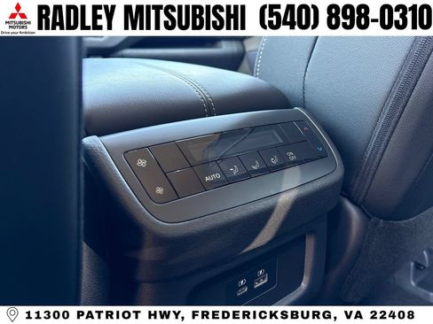 Used 2023 Nissan Pathfinder SL AWD/4WD image 14