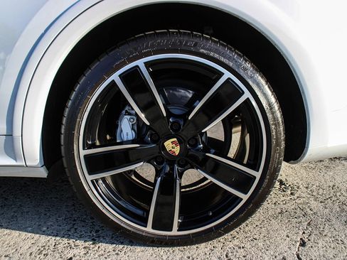 Used 2019 Porsche Cayenne Turbo AWD/4WD image 40