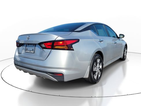 Used 2024 Nissan Altima 2.5 S FWD image 4