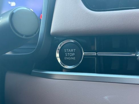 New 2025 Mitsubishi Outlander SEL image 12