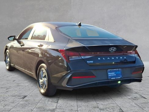 Used 2026 Hyundai Elantra SE FWD image 6