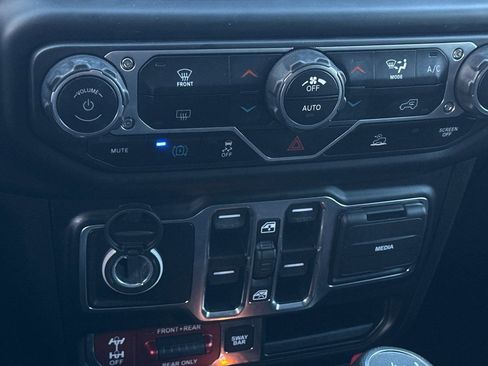 Used 2022 Jeep Wrangler Unlimited Rubicon 4xe image 16