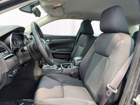 Used 2023 Chrysler 300 Touring RWD image 9