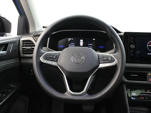 Used 2025 Volkswagen Taos SE AWD/4WD image 23