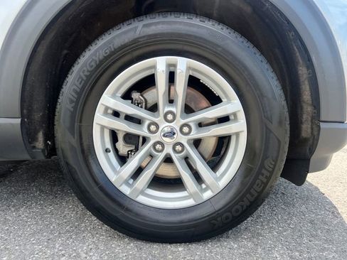 Used 2022 Ford Explorer XLT w/ Equipment Group 202A image 13