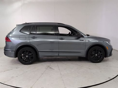 Certified 2022 Volkswagen Tiguan SE R-Line image 7