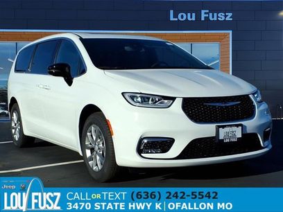 New 2026 Chrysler Pacifica Select