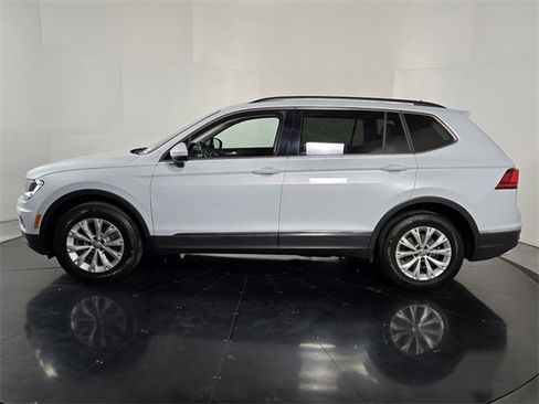 Used 2018 Volkswagen Tiguan SE w/ Panoramic Sunroof Package image 3
