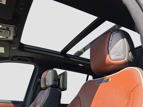 Used 2023 GMC Yukon Denali Ultimate AWD/4WD image 8