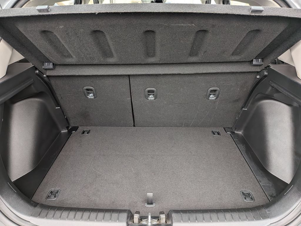 Used 2025 Hyundai Venue SEL FWD image 26