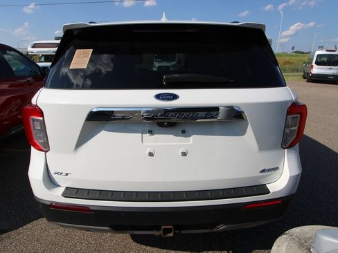 Used 2023 Ford Explorer XLT w/ Equipment Group 202A AWD/4WD image 6