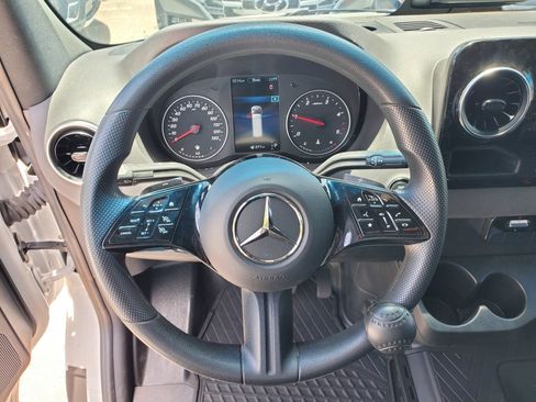 Used 2025 Mercedes-Benz Sprinter 2500 image 19