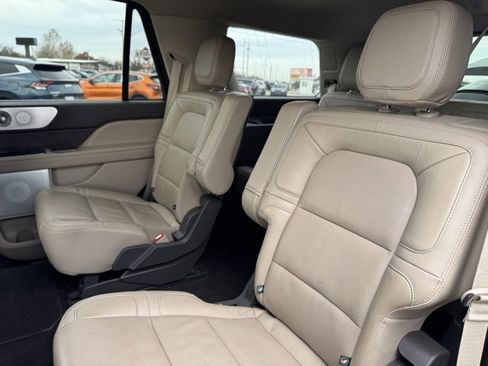 Used 2022 Lincoln Navigator Reserve image 14