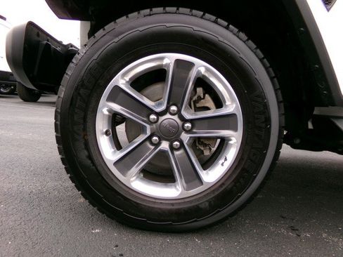 Used 2021 Jeep Wrangler Unlimited Sahara w/ LED Lighting Group image 15