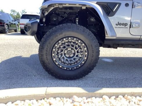 Used 2021 Jeep Gladiator Sport AWD/4WD image 38
