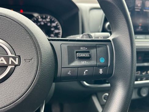 Used 2023 Nissan Rogue SV image 17