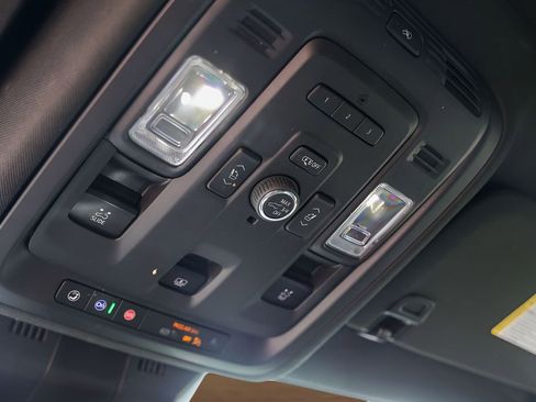 Used 2021 Cadillac Escalade Premium Luxury w/ Driver Assist Tech Package AWD/4WD image 22