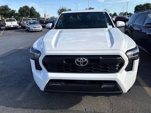 Used 2025 Toyota Tacoma TRD Off-Road AWD/4WD image 2