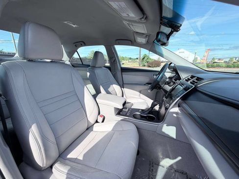 Used 2017 Toyota Camry XLE FWD image 24