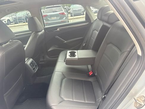 Used 2018 Volkswagen Passat 2.0T SE w/ SE Lighting Package FWD image 20