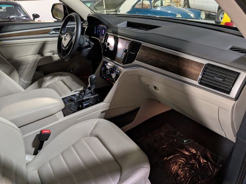 Used 2019 Volkswagen Atlas SEL Premium image 28
