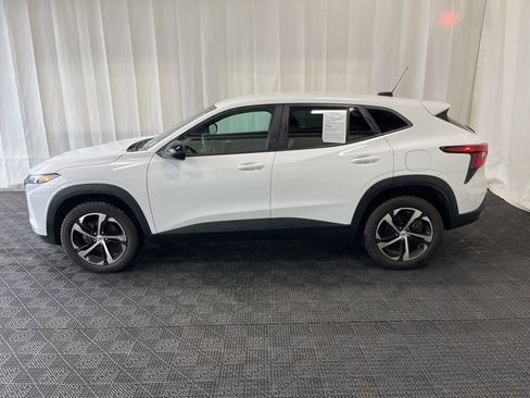 Used 2024 Chevrolet Trax RS w/ Driver Confidence Package image 24