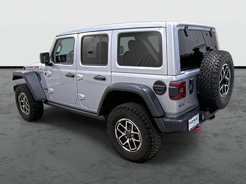 Used 2024 Jeep Wrangler Unlimited Rubicon image 2