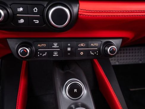 Used 2019 Ferrari Portofino RWD image 50