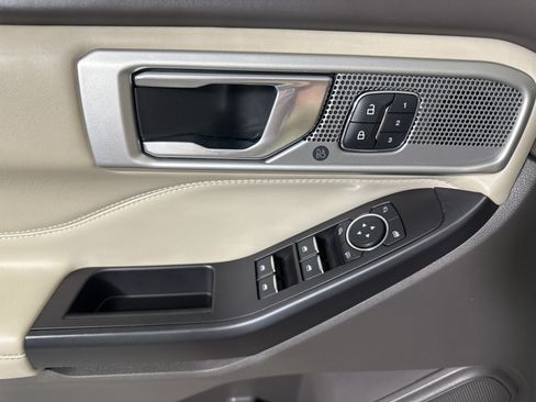 Used 2020 Ford Explorer Platinum AWD/4WD image 11