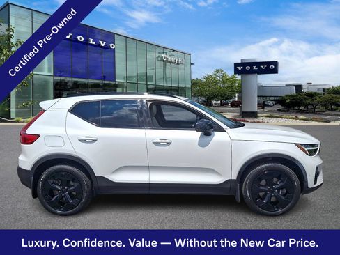 Certified 2024 Volvo XC40 B5 Plus w/ Protection Package Premier AWD/4WD image 8