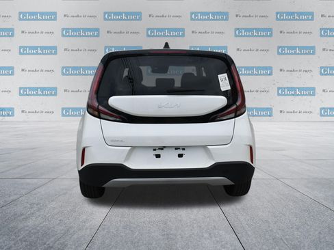 Used 2025 Kia Soul LX w/ LX Technology Package FWD image 16