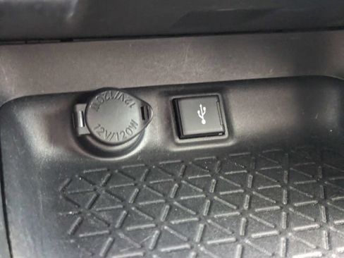 Used 2020 Toyota RAV4 XLE w/ Convenience Package FWD image 30