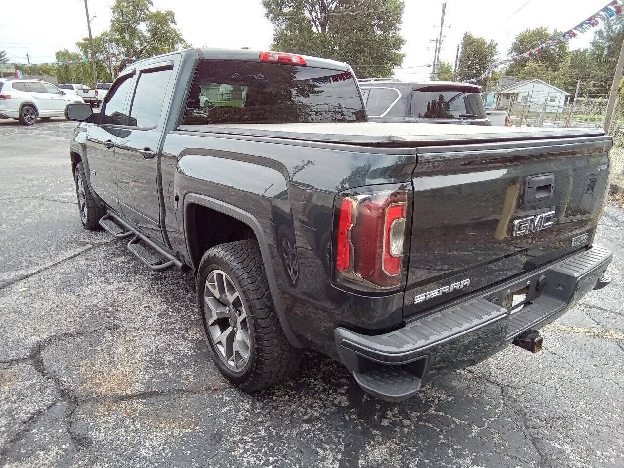 Used 2018 GMC Sierra 1500 SLT w/ All Terrain Package AWD/4WD image 9