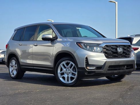 Used 2025 Honda Passport EX-L image 2