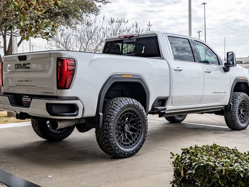 Used 2024 GMC Sierra 2500 Denali Ultimate AWD/4WD image 10