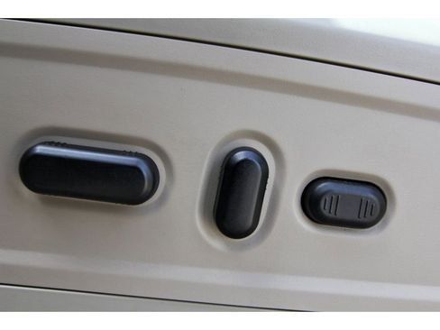 Used 2010 Lincoln Navigator L 2WD image 24