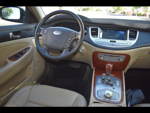 Used 2013 Hyundai Genesis 3.8 w/ Technology Pkg RWD image 30