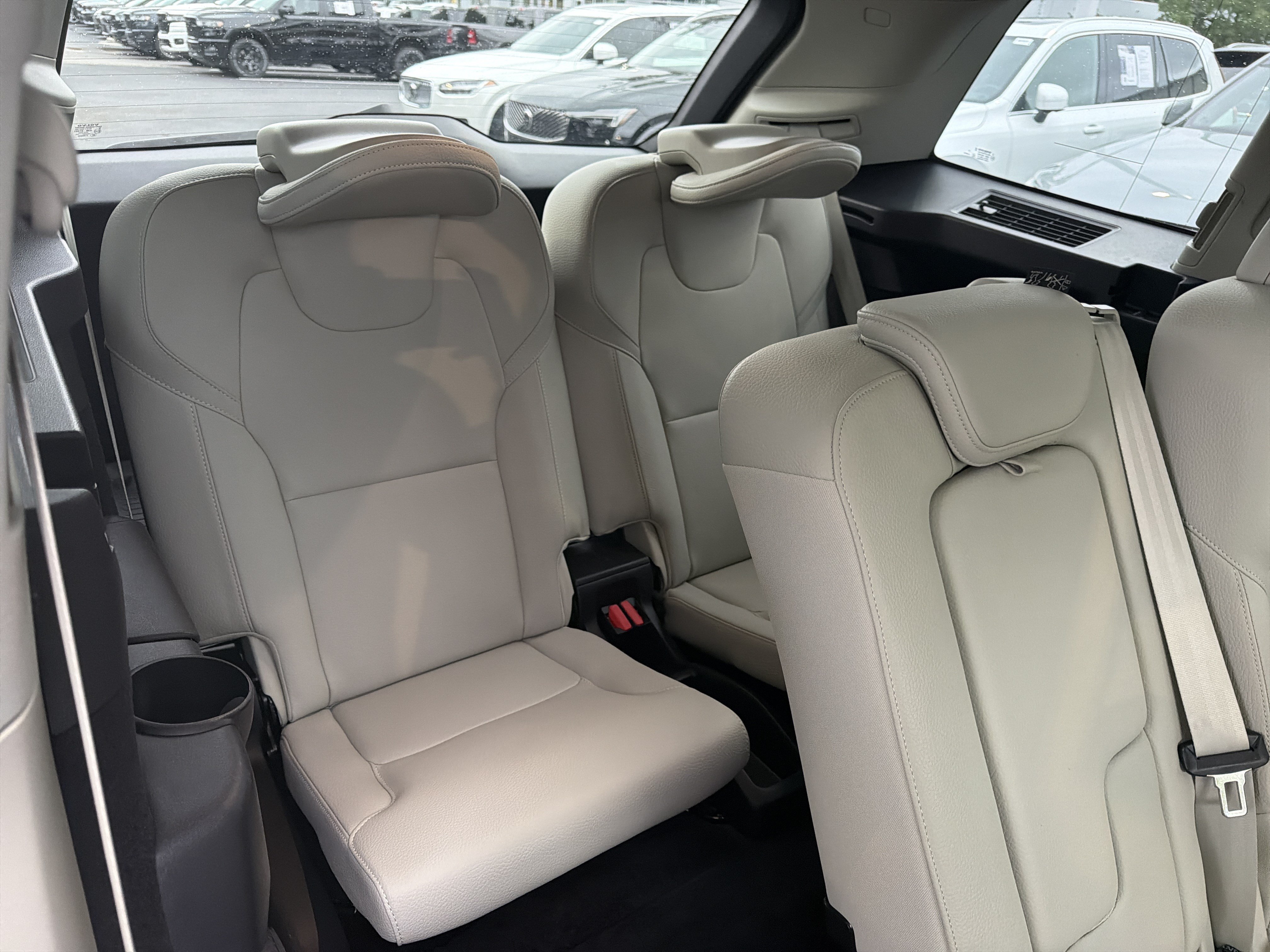 Certified 2024 Volvo XC90 B5 Plus w/ Protection Package Premier AWD/4WD image 33