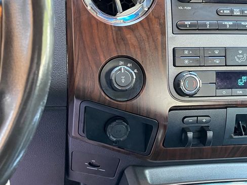 Used 2012 Ford F250 Lariat image 29