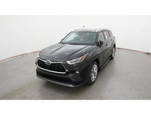 New 2026 Toyota Highlander Platinum image 16