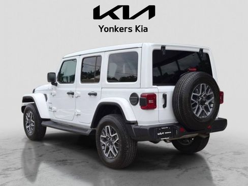 Used 2024 Jeep Wrangler Unlimited Sahara w/ Technology Group AWD/4WD image 10