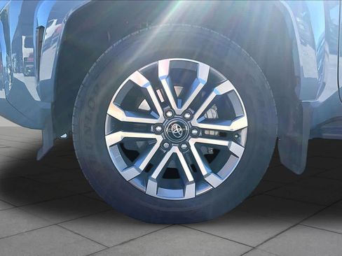 Used 2025 Toyota 4Runner Limited AWD/4WD image 11