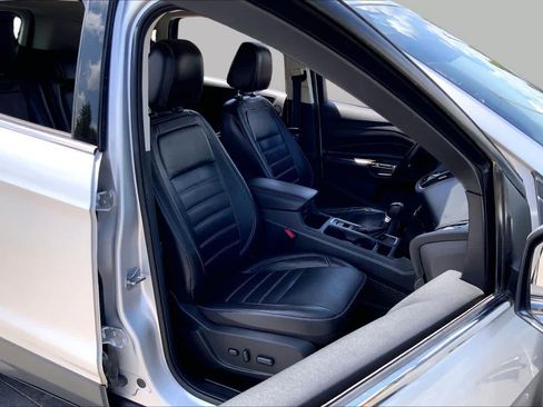 Used 2017 Ford Escape Titanium FWD image 9