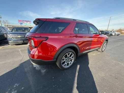 Used 2025 Ford Explorer Platinum w/ Ultimate Package image 3
