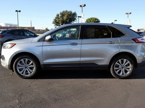 Used 2024 Ford Edge Titanium image 2