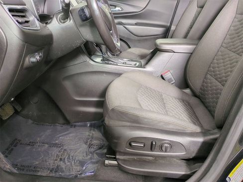 Certified 2020 Chevrolet Equinox LT w/ Driver Convenience Package image 17