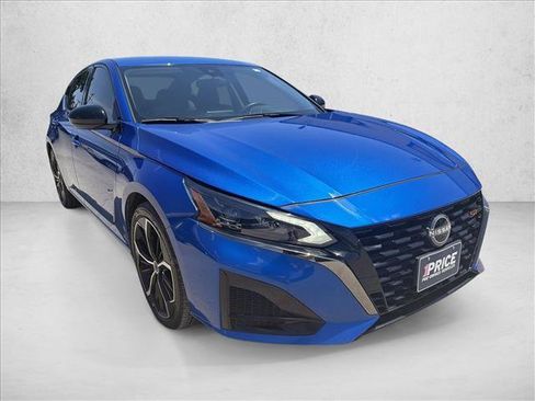 Used 2025 Nissan Altima 2.5 SR FWD image 7