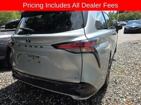 Used 2021 Toyota Sienna XSE w/ XSE Plus Package FWD image 16