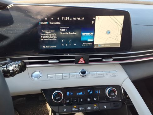 Used 2024 Hyundai Elantra Limited image 17